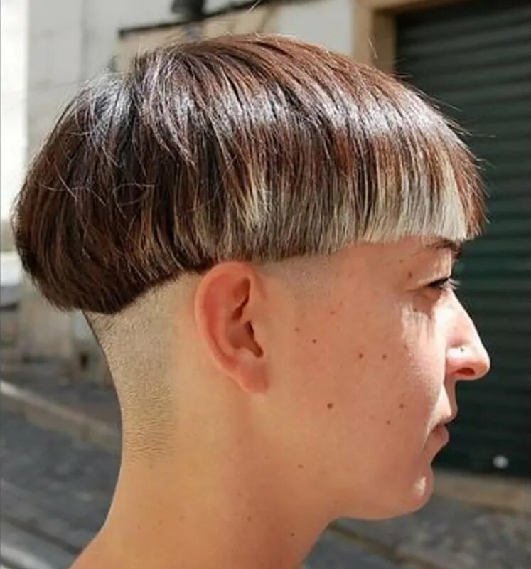 Шапочка с плавным переходом. Bowl Cut стрижка мужская. Стрижка горшок. Прическа под горшок. Причёска горшок мужская.