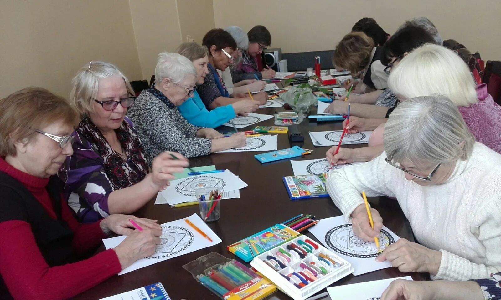 В рамках активного долголетия. Школа активного долголетия. Школа активного долголетия для пожилых. Проект активное долголетие для пожилых. Школа 504 активное долголетие.