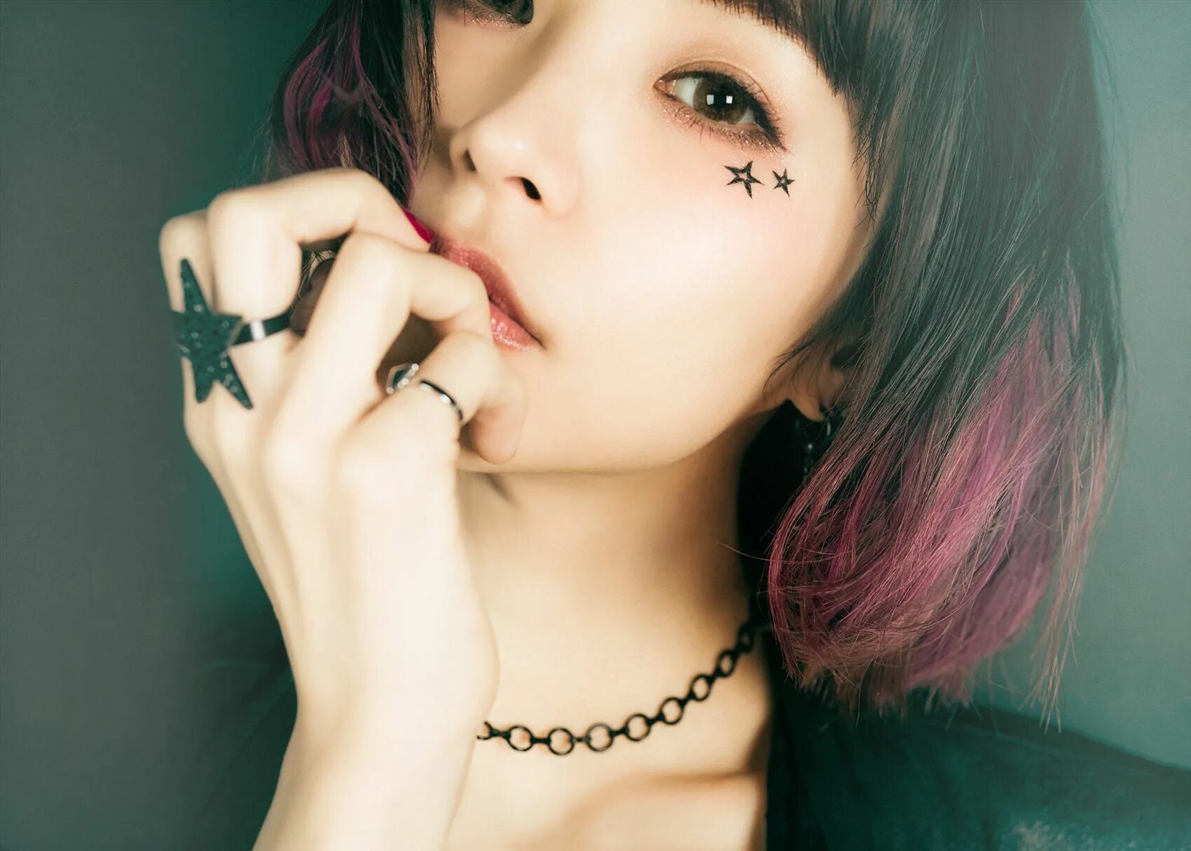 Lisa open. Lisa певица. lisa japan singer. reol лицо. риса орибе 2025.