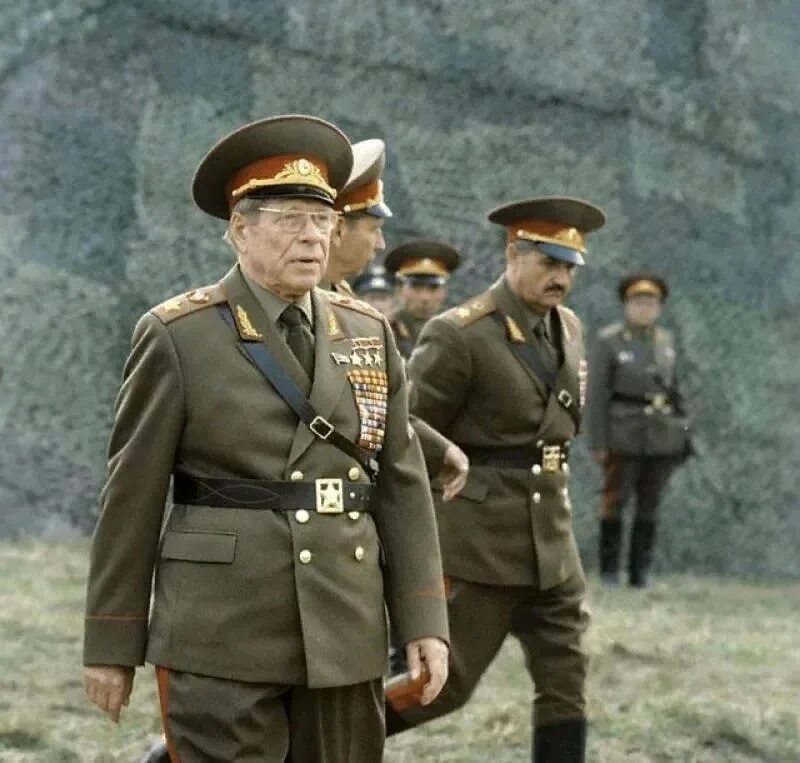 Офицер ссср. Устинов министр обороны СССР.