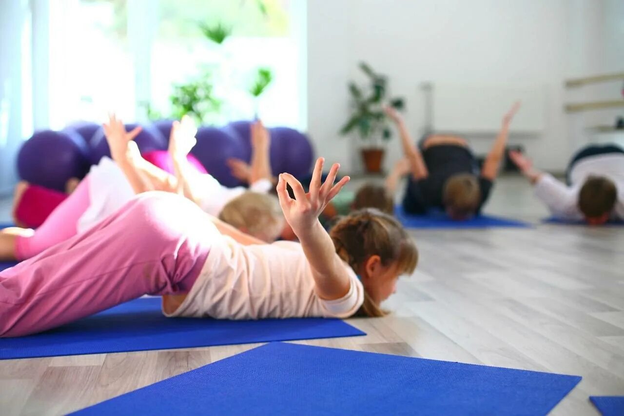 Йога для детей. Детский фитнес. Занятия йогой для детей. Упражнения для йоги для детей.