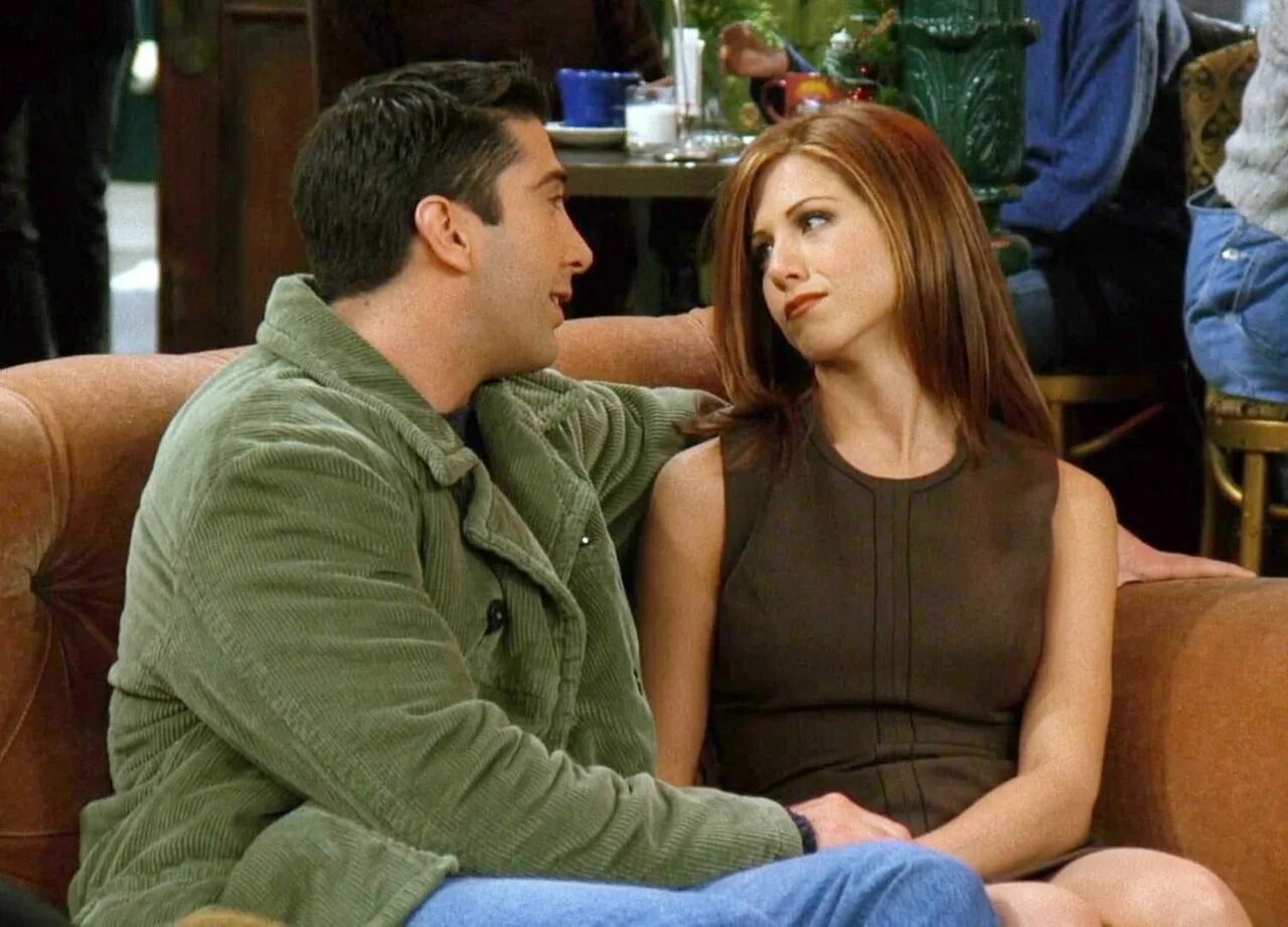 Сериал друзья 1 сезон 3 серия. Рейчел в 10 сезоне. Family and friends 7. Grammar friends starter. Naomi simmons family and friends 1.