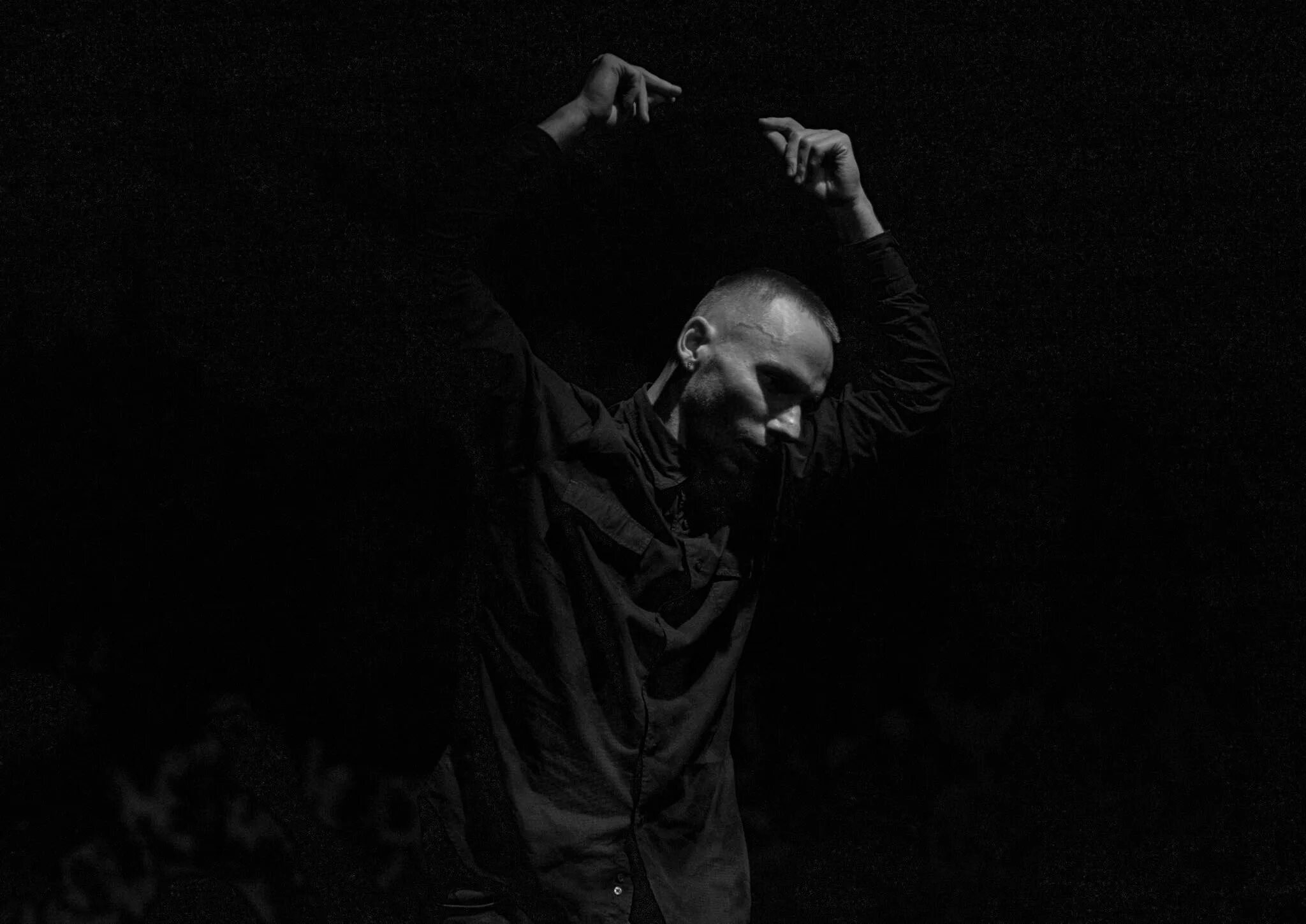 Темные облака. Светлое небо с тёмным облаком. Облака черно белые. Темные облака. Слушать песню черное небо.