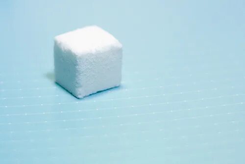 Кусок сахара. Кубики сахара. Сахар в кубиках. Кусочек сахара рафинада. Два кусочка сахара