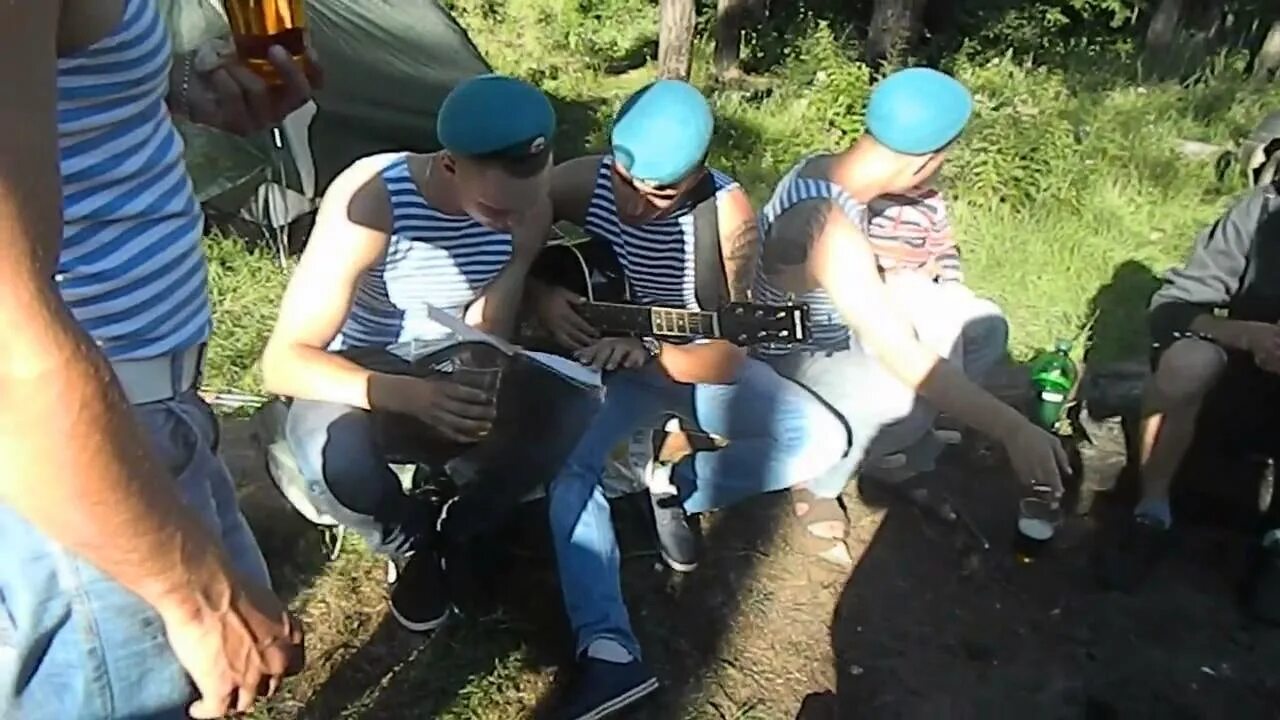 Голубые береты прости нас. Голубой берет десантника. Голубые береты прости нас. Голубые береты прости нас. Голубые береты прости нас.