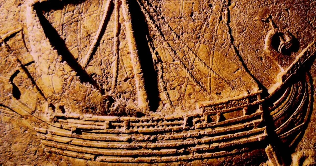 Моаи на острове пасхи. Кромлех стоунхендж. Статуи моаи в чили. Мегалиты древности стоунхендж. Каменные истуканы моаи на острове пасхи.