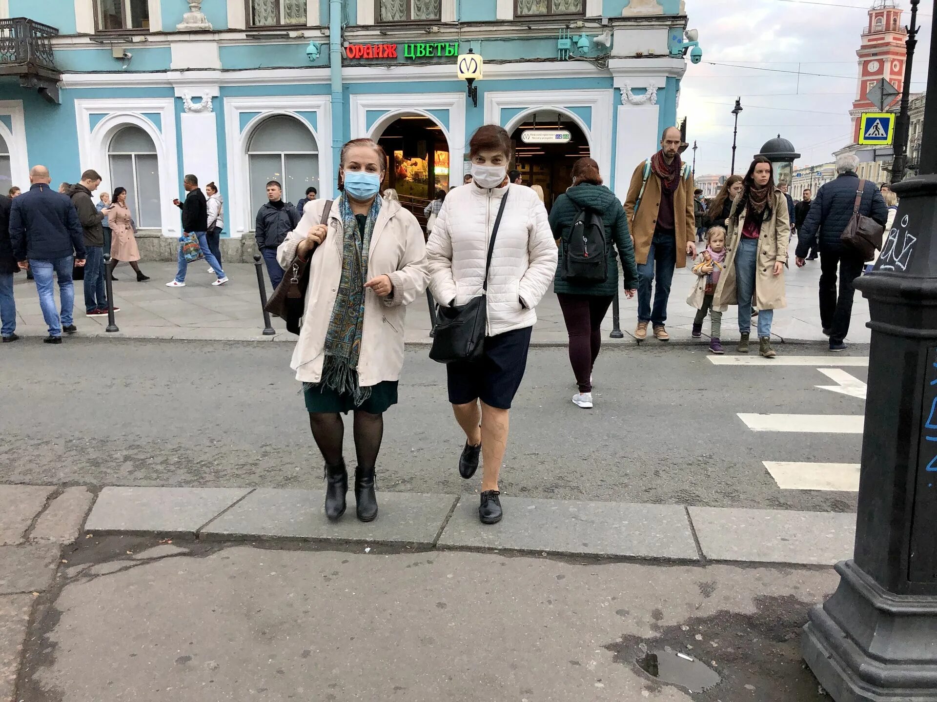 Масочный режим в санкт петербурге сейчас. Жители петербурга. санкт-петербург люди. жители казани. петербуржцы.