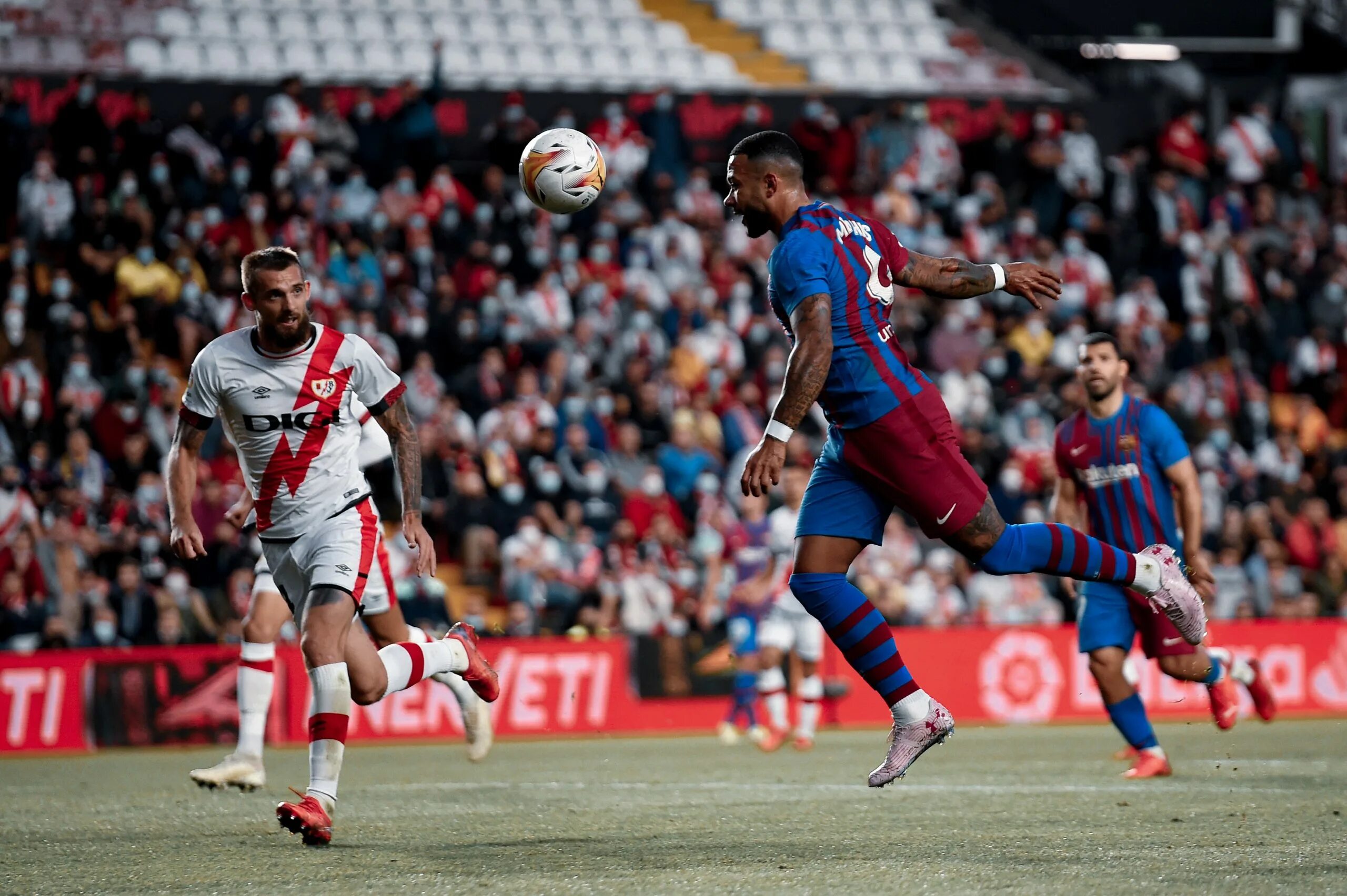 Барселона райо вальекано. Фк барселона райо вальекано. Барселона против райо вальекано. Райо счет. Левандовски барса.