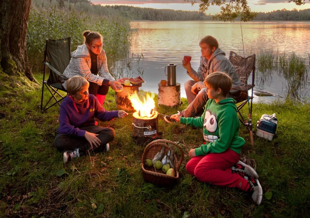 Организация отдыха на природе. Поход с детьми на природу. отдыхаем на природе. семейный поход на природу. поход пикник на природе.
