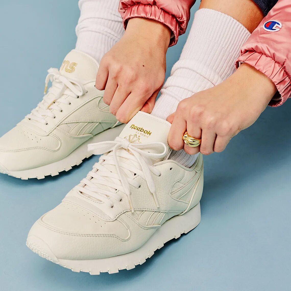 Reebok Classic. Рибок премиум Классик. Кроссовки рибок Классик 2018. Reebok Classic Leather collaboration. Топ недорогих кроссовок