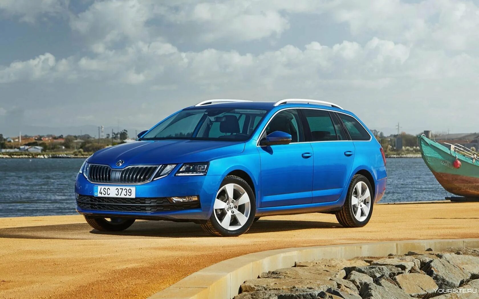 Октавию комби. Skoda Octavia Combi. Skoda Octavia a7 Combi.