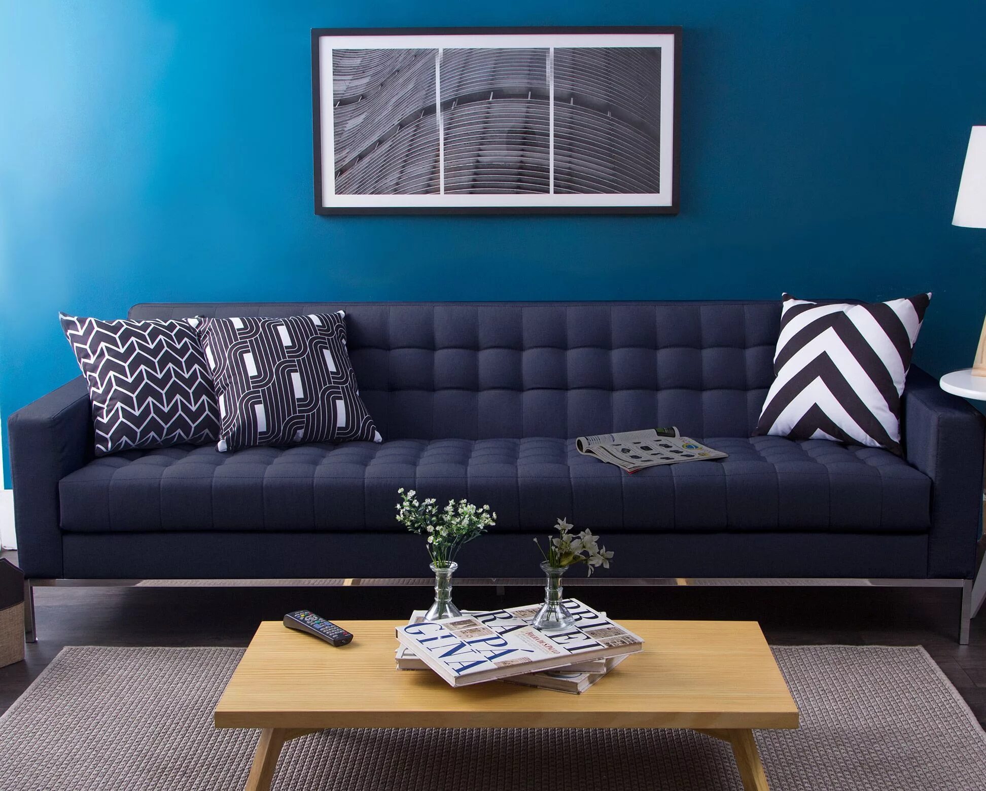 Синий диван. Старый синий диван. Дымчато синий диван. Диван на синем фоне. Современный синий диван в студии.