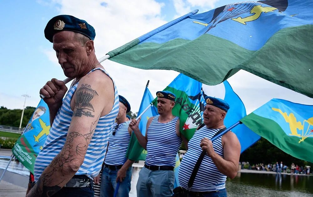 Десантник алексей кравченко. Десантники россии. Вдв россии. Форма вдв в афганистане. Десантник вдв ссср.