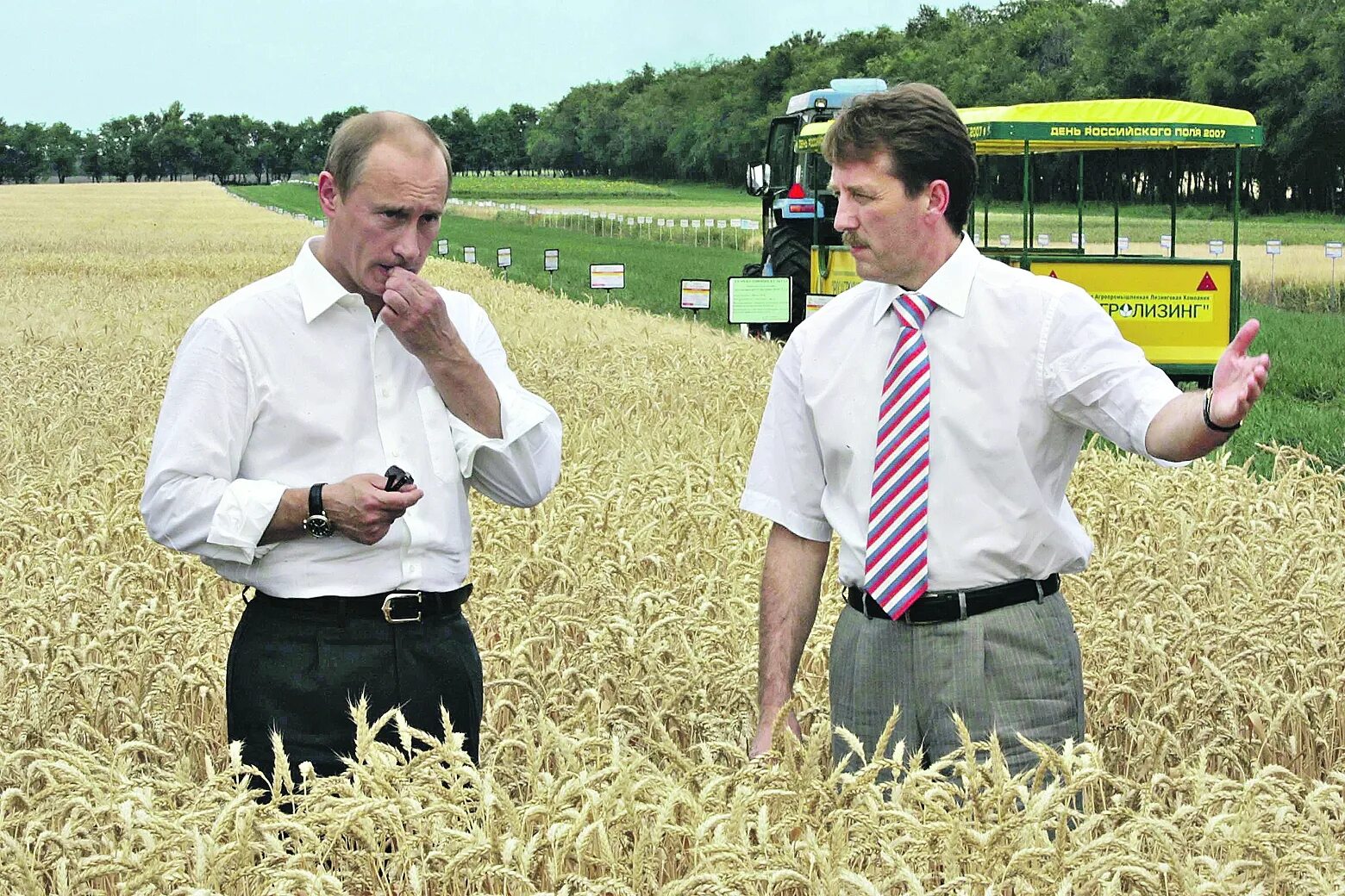 Лукашенко в поле. Медведев сельское хозяйство. Давайте сядем на русском