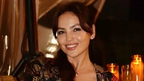 Әйелі күйеуінің жыныс мүшесінің суретін мастурбациялайды