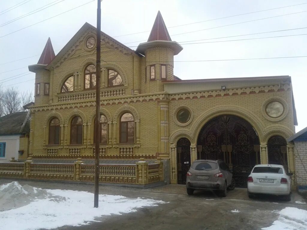 Сколько в благодарном. Цыганский дом в г. Благодарный Ставропольский край. Михайловск Ставропольский край дом цыганского барона. Благодарный Ставропольский край цыгане. Цыганский дворец город Благодарный.