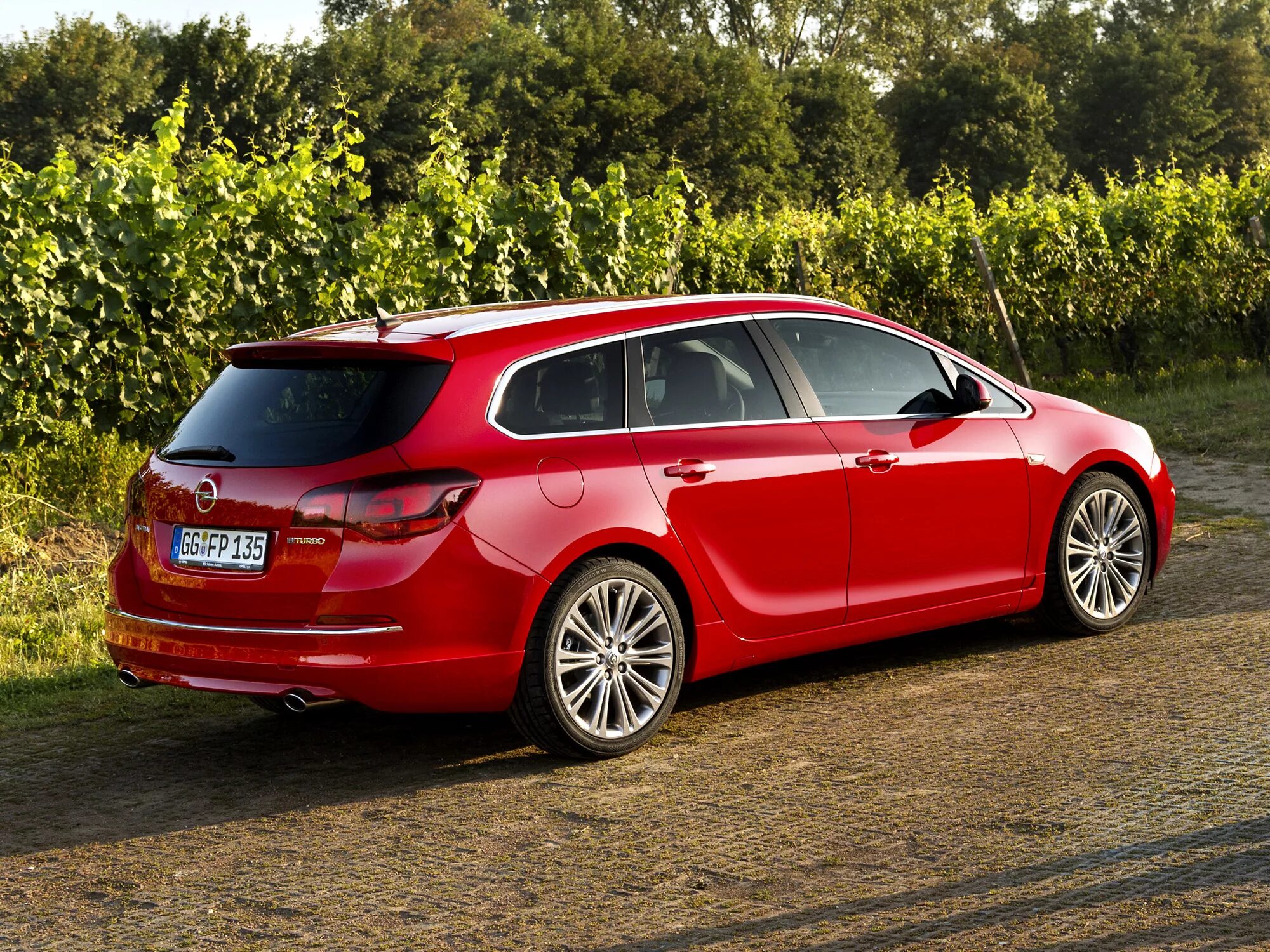 Opel Astra j универсал 2014. Опель универсал 2012