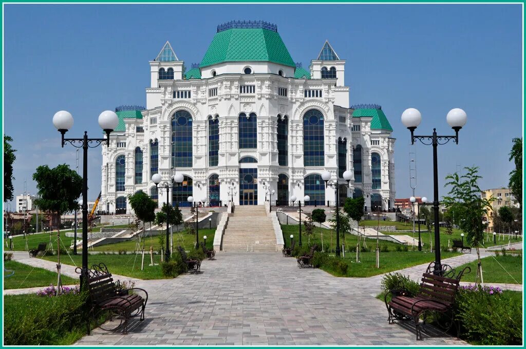 Астраханский театр юного зрителя астрахань. Театры г астрахани. Музыкальный театр астрахань. Театр оперы и балета астрахань. Театр оперы астрахань.