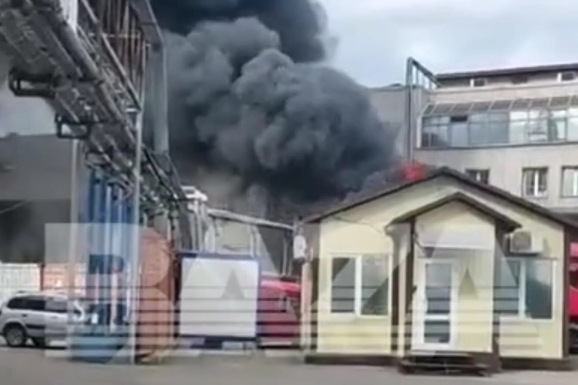 Взрыв в москве 2024 год новости. Горит завод. Пожар в Москве. Пожар на заводе. Пожар в Белоруссии.