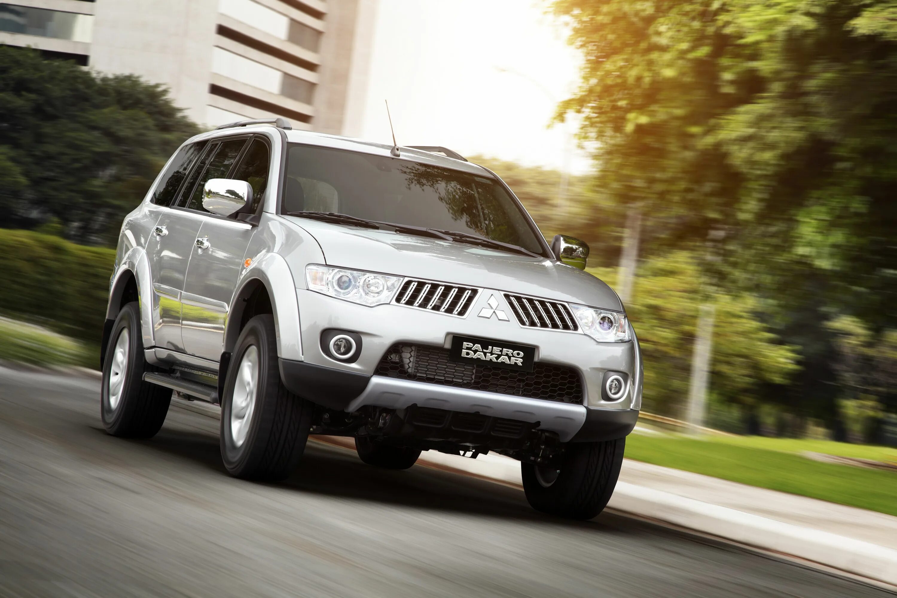 Мицубиси паджеро спорт москве. Mitsubishi Pajero Sport. Mitsubishi Pajero Sport 2012. Mitsubishi Pajero Sport 4. Mitsubishi Pajero Sport (2012-2013).