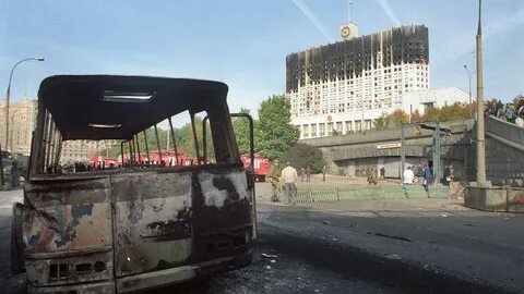 Обстрелянный белый дом 1993