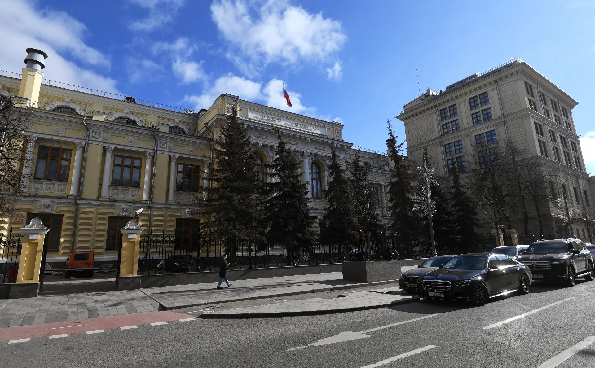 Центробанк сообщил. Здание центробанка. банк россии. центробанк здание москва. здание центрального банка россии.