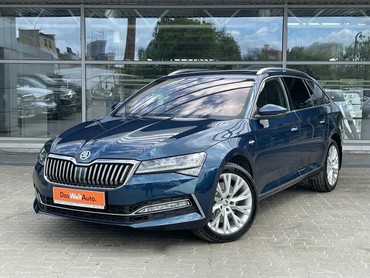 Шкода суперб 3 купить. Skoda Superb III Рестайлинг. Шкода Суперб 3 Рестайлинг. Суперб 2021 2.0 AMT. Skoda Superb III синяя лава.