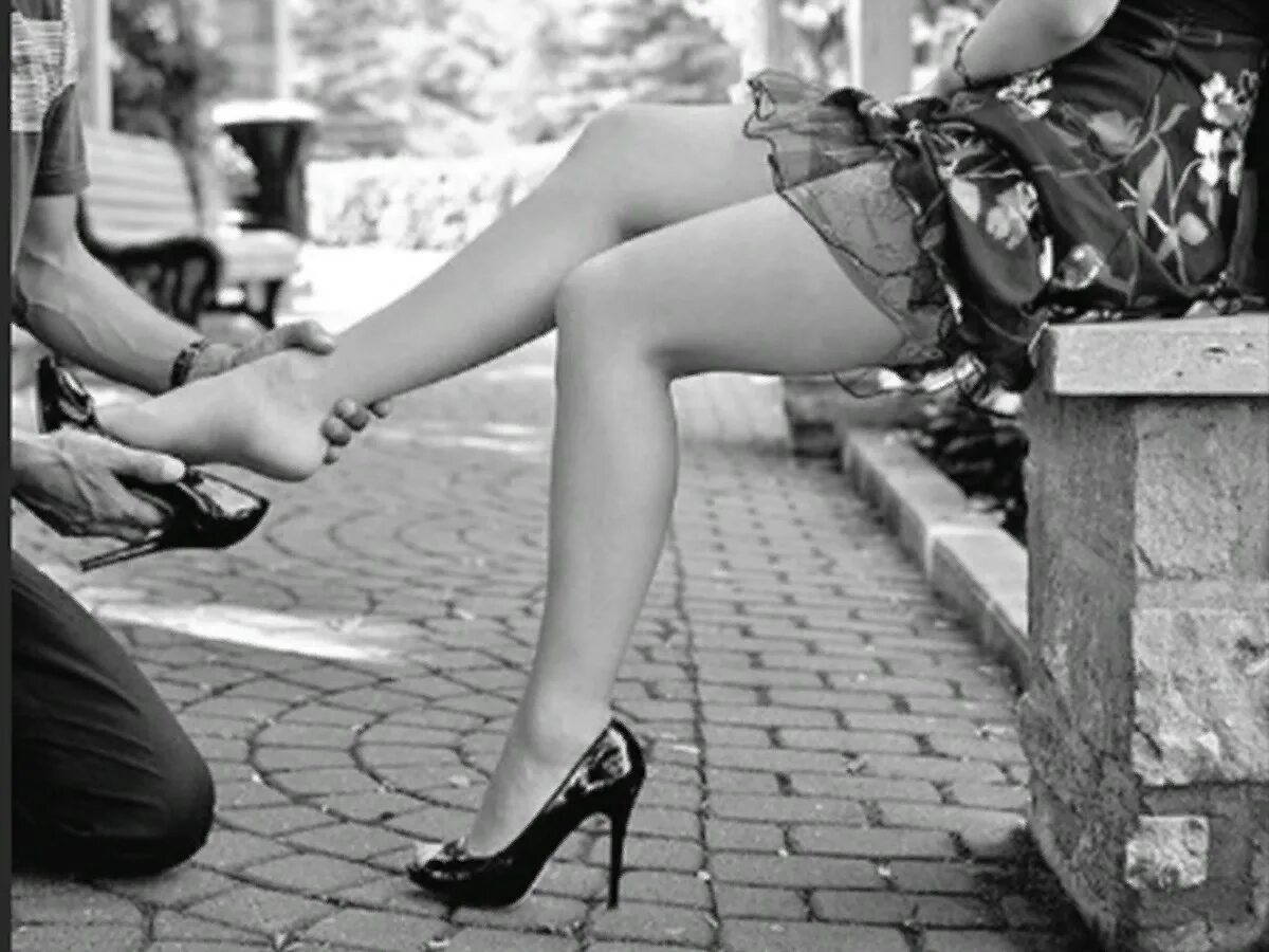 Женские ножки. Красивые женские ноги. Целует ножки. Женские ножки на улице. Отлижи мне лет