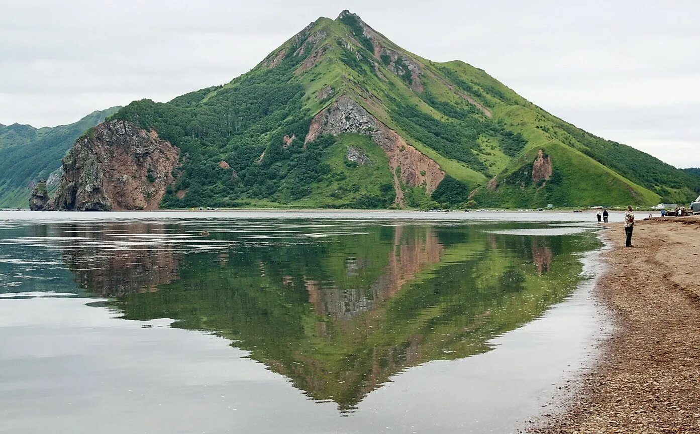 Красивые острова россии. Бухта Тихая Сахалин. Бухта Тихая Южно-Сахалинск. Остров Сахалин бухта Тихая. Остров Сахалин Дальний Восток.