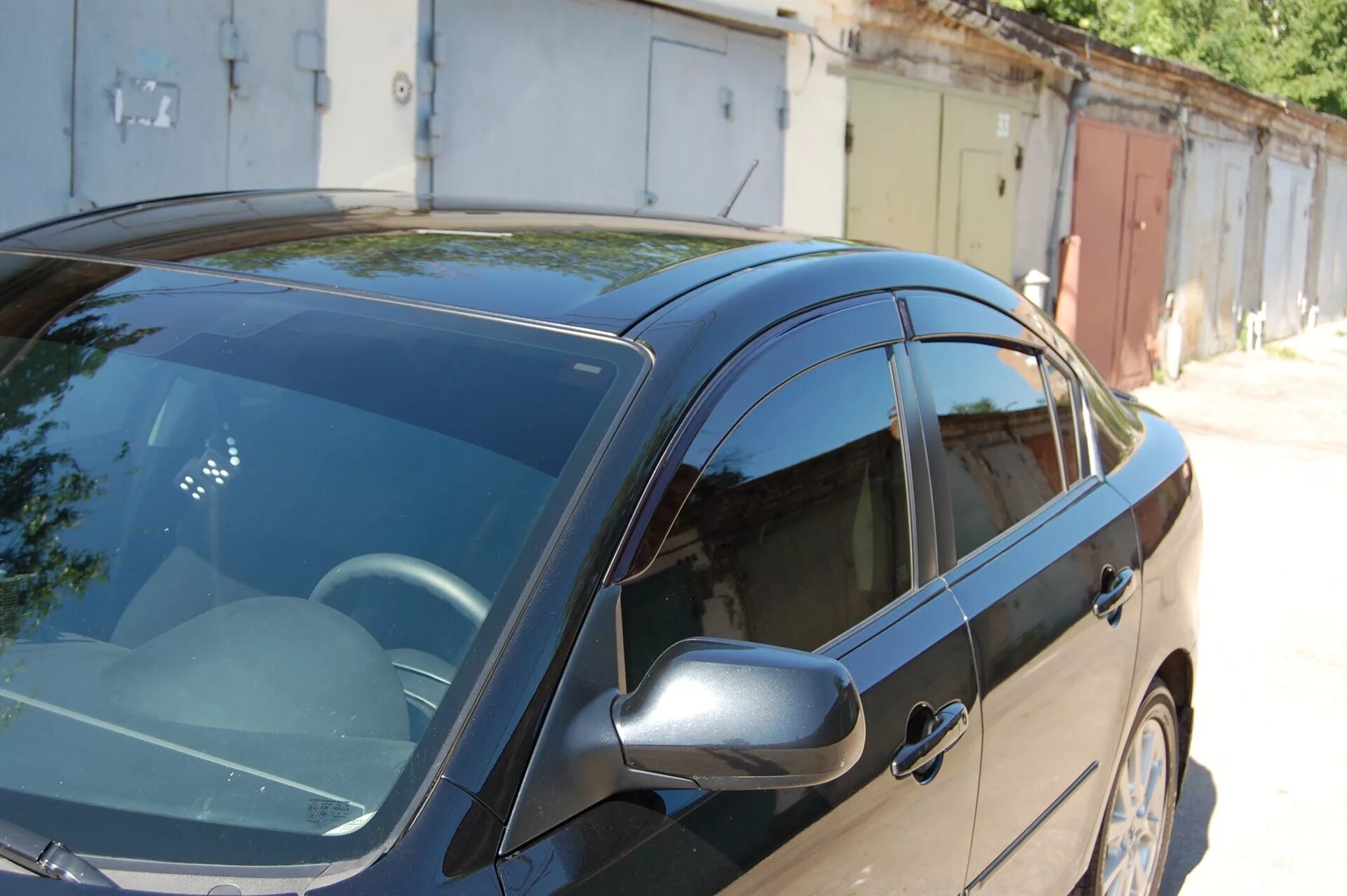 Дефлекторы окна мазда 3. Ветровики mazda 3 bk. мазда 3 ветровики. дефлектор мазда 3. оем ветровики мазда 3 бк.