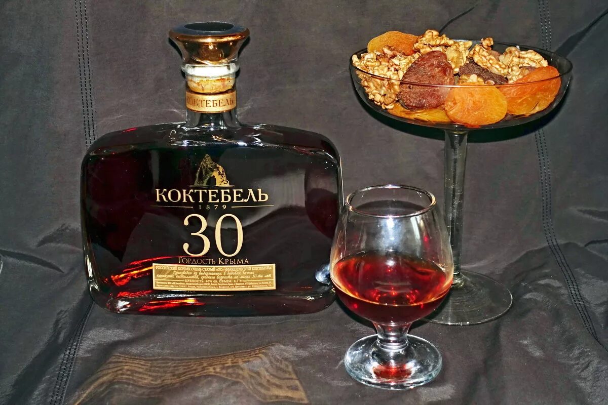 коктебель со стаканом