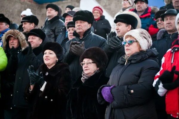 Тюльган зимой. Погода на две недели в тюльгане. Каток в тюльгане. Тюльган +18. Скандинавская ходьба молодежь.