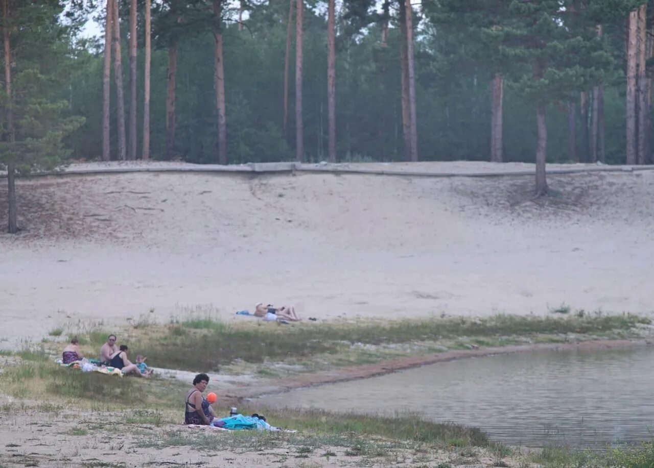 Карьер Западный Озеры пляж. Пляж на голубых Озерах Калининград. Городской пляж на голубом озере. Купалка на голубых Озерах. Голубых озерах курган