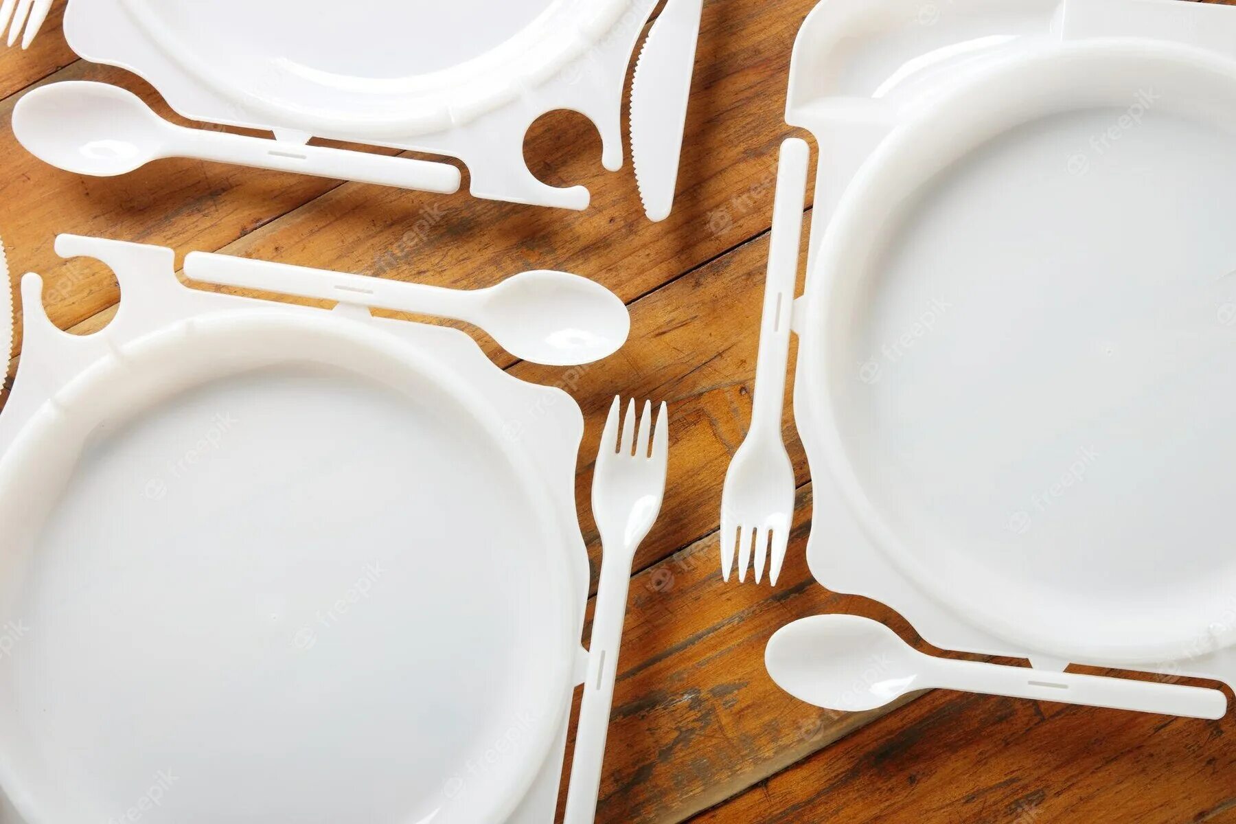 Plastic plates