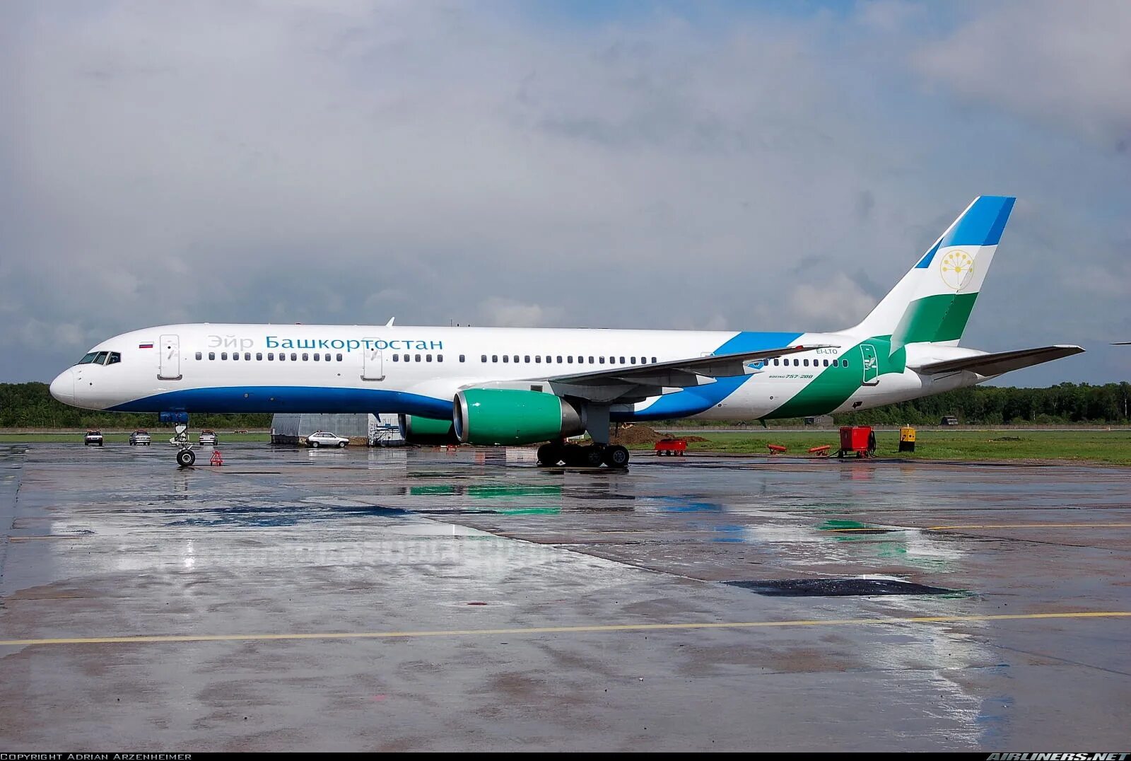 Боинг 757 башкортостан. Ту204/214. Ту-204-200. Ту-204-300 ra-64026. M-4 самолет.