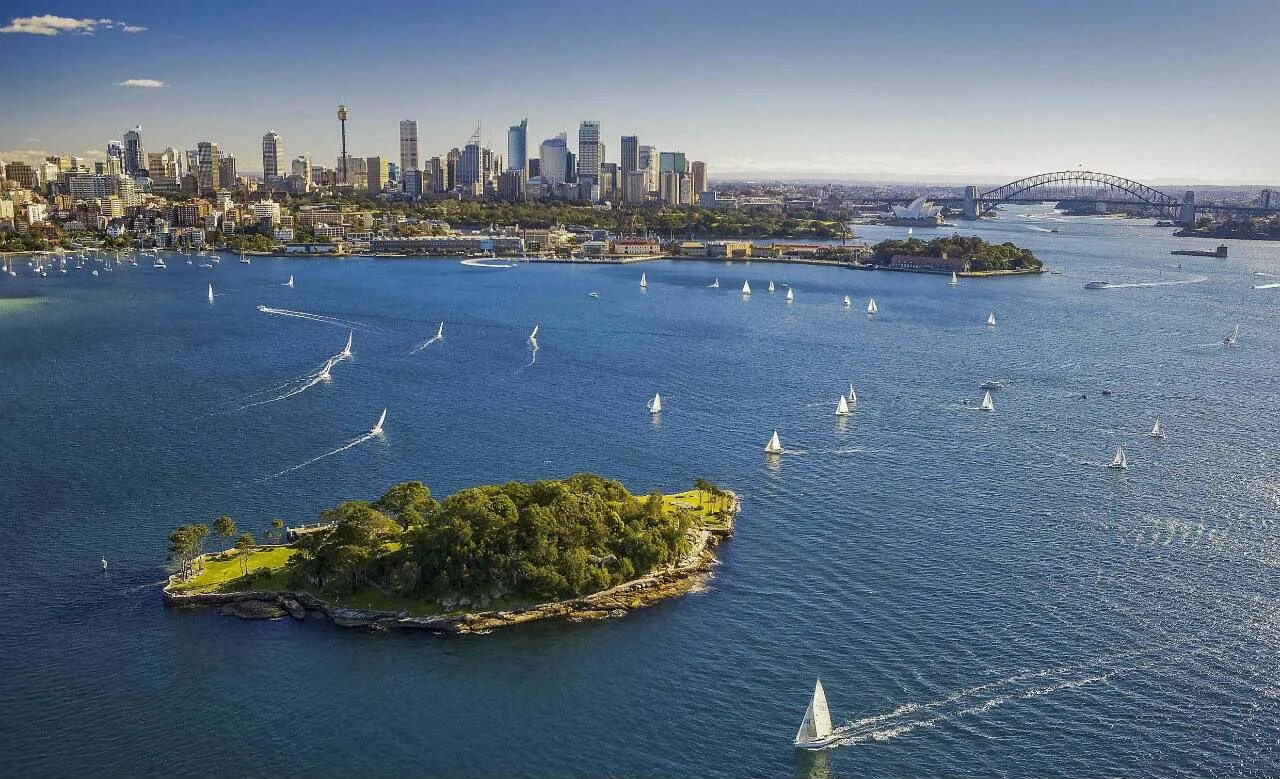 Harbor island. Акулий остров Сидней. Сидней-Харбор (национальный парк). Остров Кларк Австралия. Гавань порт-Джексон.