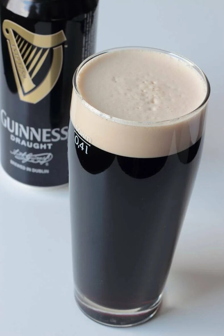 Азотное пиво купить. Guinness пиво ирландский Стаут. Пиво Guinness с азотной капсулой. Гиннесс Стаут пиво с азотом. Стаут с азотной капсулой.