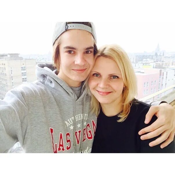 Никита голев и оля. Оля и никита м5. Есть ли девушка у никиты. Блоггер никита левинский. Никита киоссе 2019 девушка.