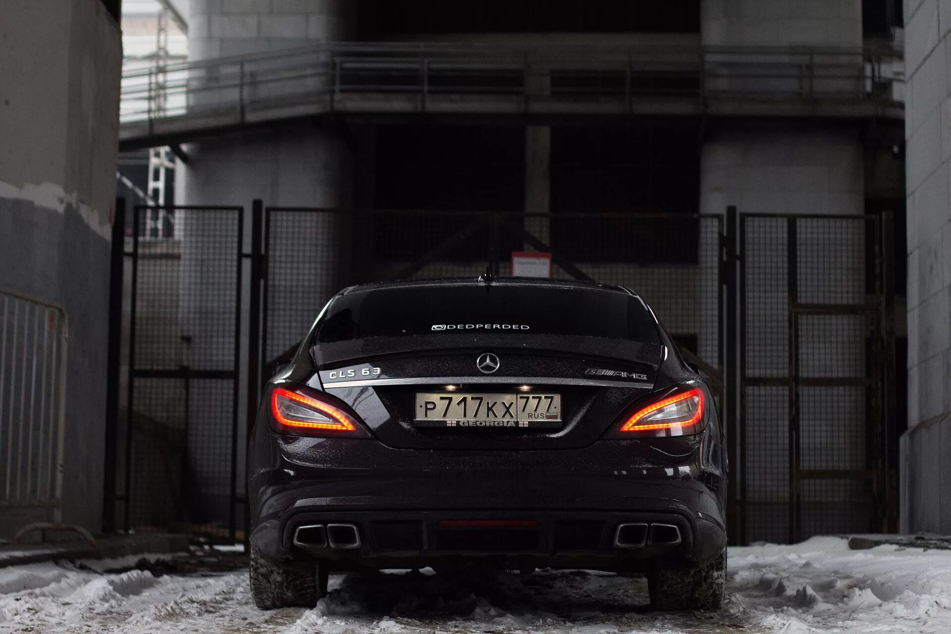 Обои на телефон ахмед. Mercedes Benz CLS 63 AMG. Мерседес банан CLS 63 AMG. Mercedes Benz CLS 63 AMG Black. Мерседес CLS 63 AMG черный.