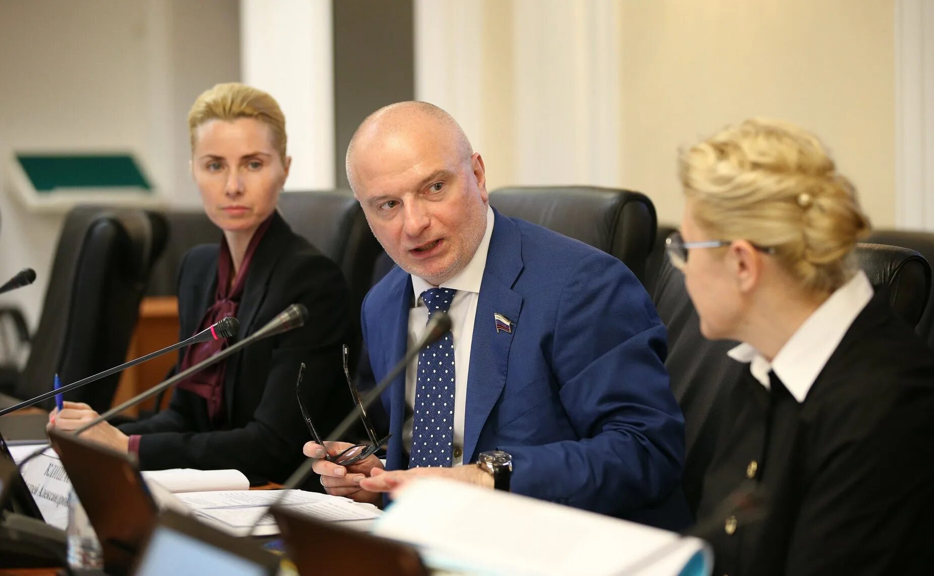 собчак и феминистки.