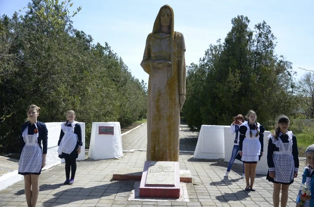 Крым Советский район село Дмитровка. Варваровка Крым Советский. Советский район Республики Крым. Село советское Крым. Погода советский крым сегодня