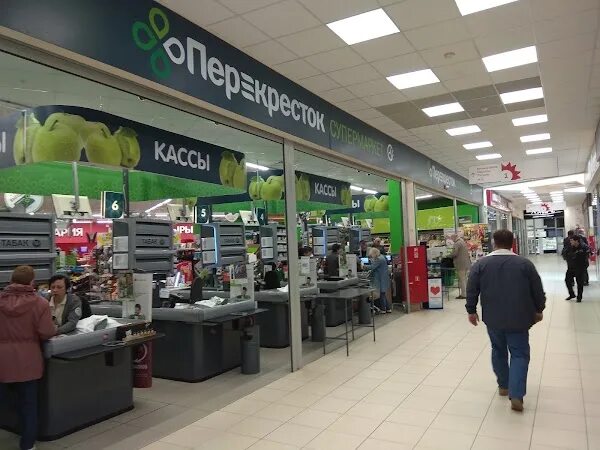 Перекресток первомайский вокзальная. Перекресток торговый зал. Перекресток вокзальная. Перекресток вокзальная. Перекресток зеленый логотип.