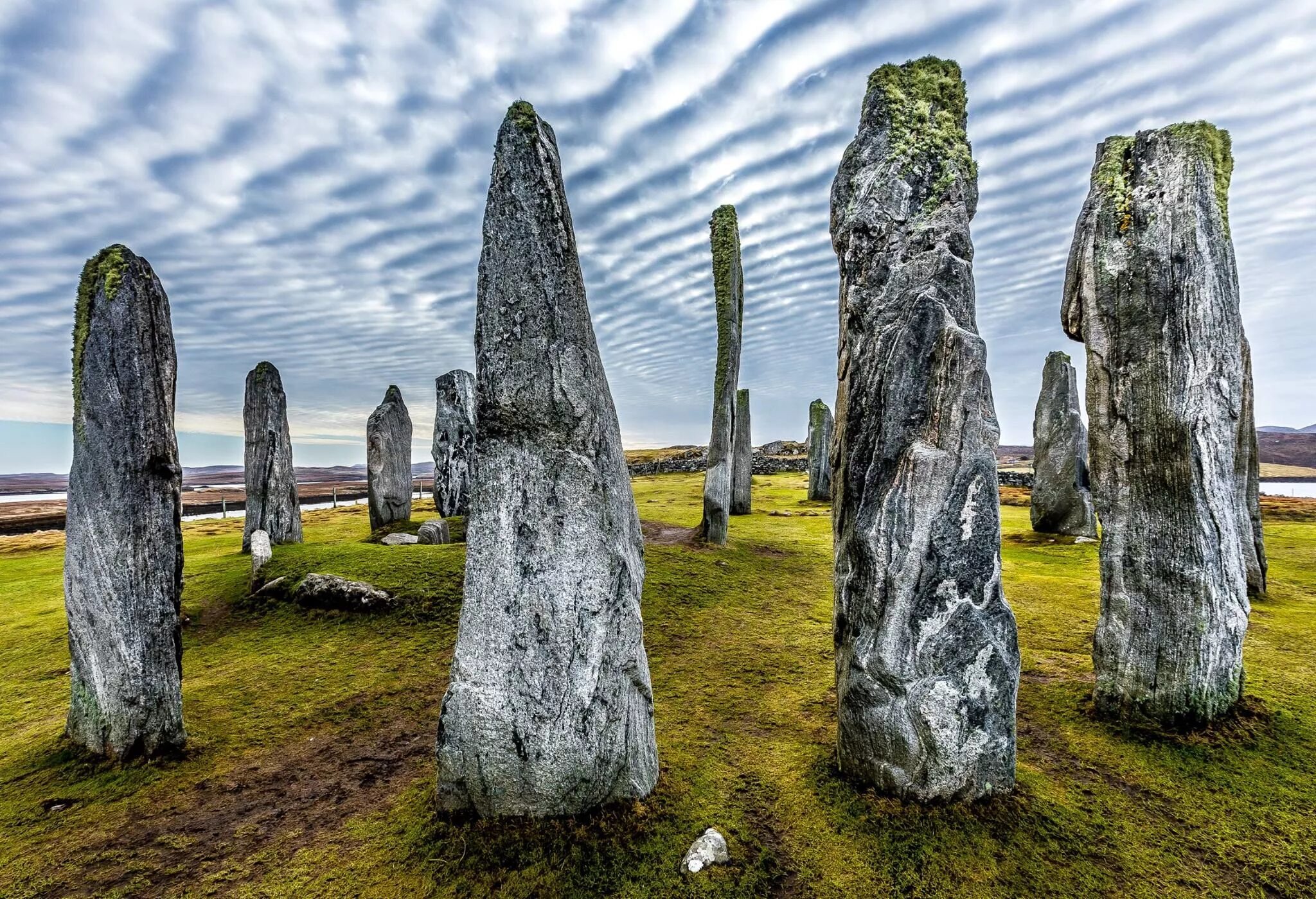 Stone placing. Камни Калланиш остров Льюис Шотландия. Менгиры Неолит. Менгиры Калланиша, Шотландия. Менгиры острова Ява.