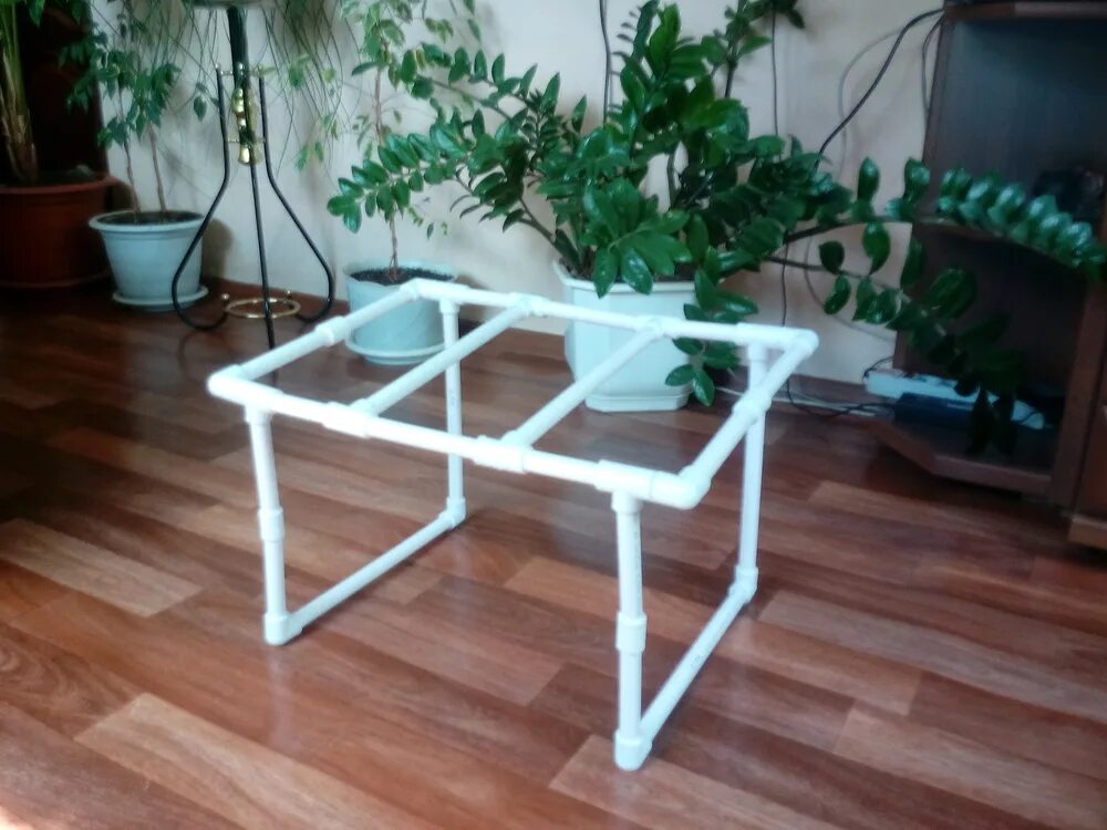 Стул из полипропиленовых труб. Столик из труб пвх. Штатив из полипропиленовых труб. Подставка для ноутбука из пвх труб. Изделия из полипропиленовых труб.