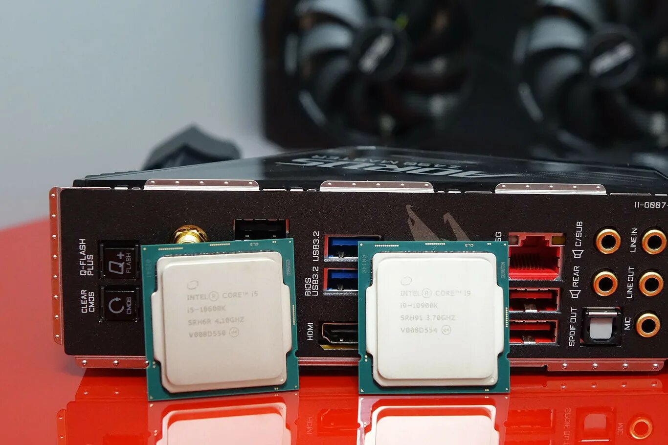 Intel core 10900kf. I9 10900k. intel 10600k. intel core i9-10900kf. i5 10600k box.