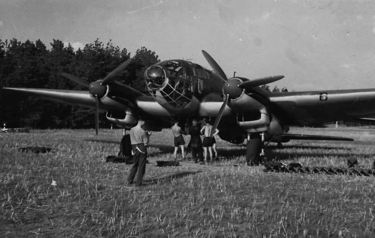 Самолет хейнкель 111. Kg 26. He 111h-6 north africa. Немецкий бомбардировщик he-111. Немецкий бомбардировщик хейнкель 111.