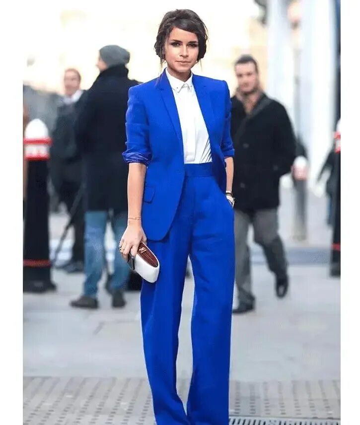 Интерьер в зимних тонах. Спальня в сине голубых тонах. Синий интерьер. Как называется синий стиль. Синяя гостиная.