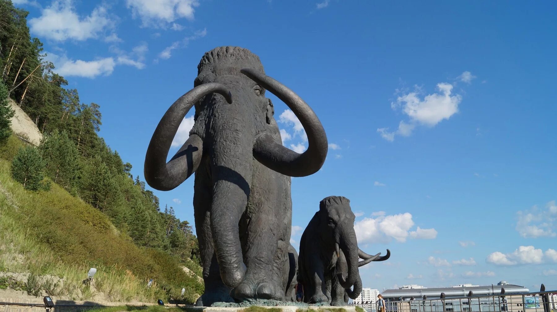 Археопарк «самаровский останец», ханты-мансийск. Археопарк мамонты ханты-мансийск. Ханты-мансийск мамонты в археопарке. Достопримечательности ханты мансийского автономного. Ханты мансийск статуи мамонтов.