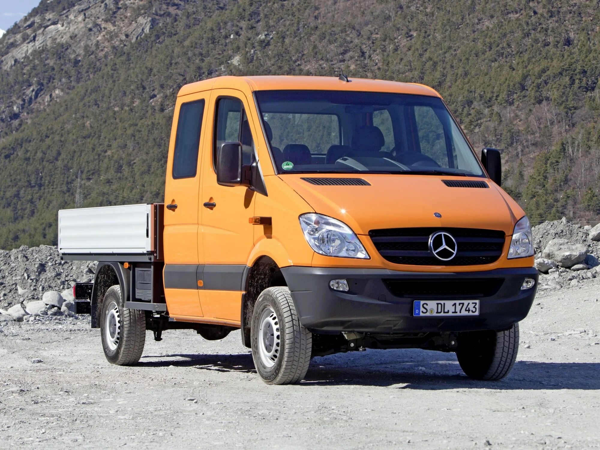 Mercedes sprinter кузов. Мерседес Бенц Спринтер бортовой грузовик. Mercedes Sprinter Double Cab 4x4. Мерседес Спринтер 4х4 бортовой. Mercedes-Benz Sprinter w906 4x4.