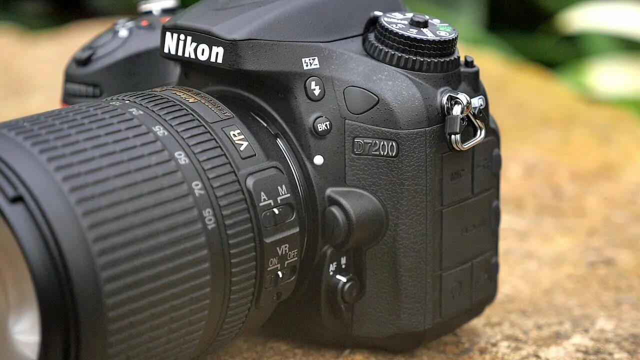 Зеркальная камера какую выбрать. Nikon беззеркалка. Видоискатель Nikon d700. Полупрофессиональный фотоаппарат Nikon. Nikon d80 зеркальный полупрофессиональный.